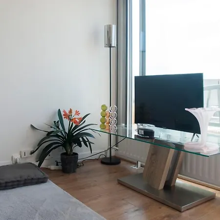 Great Design And Bright Apartment With Terrace *