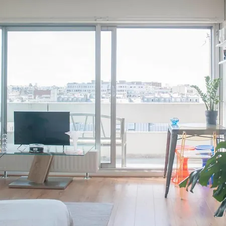 Great Design And Bright Apartment With Terrace Appartement